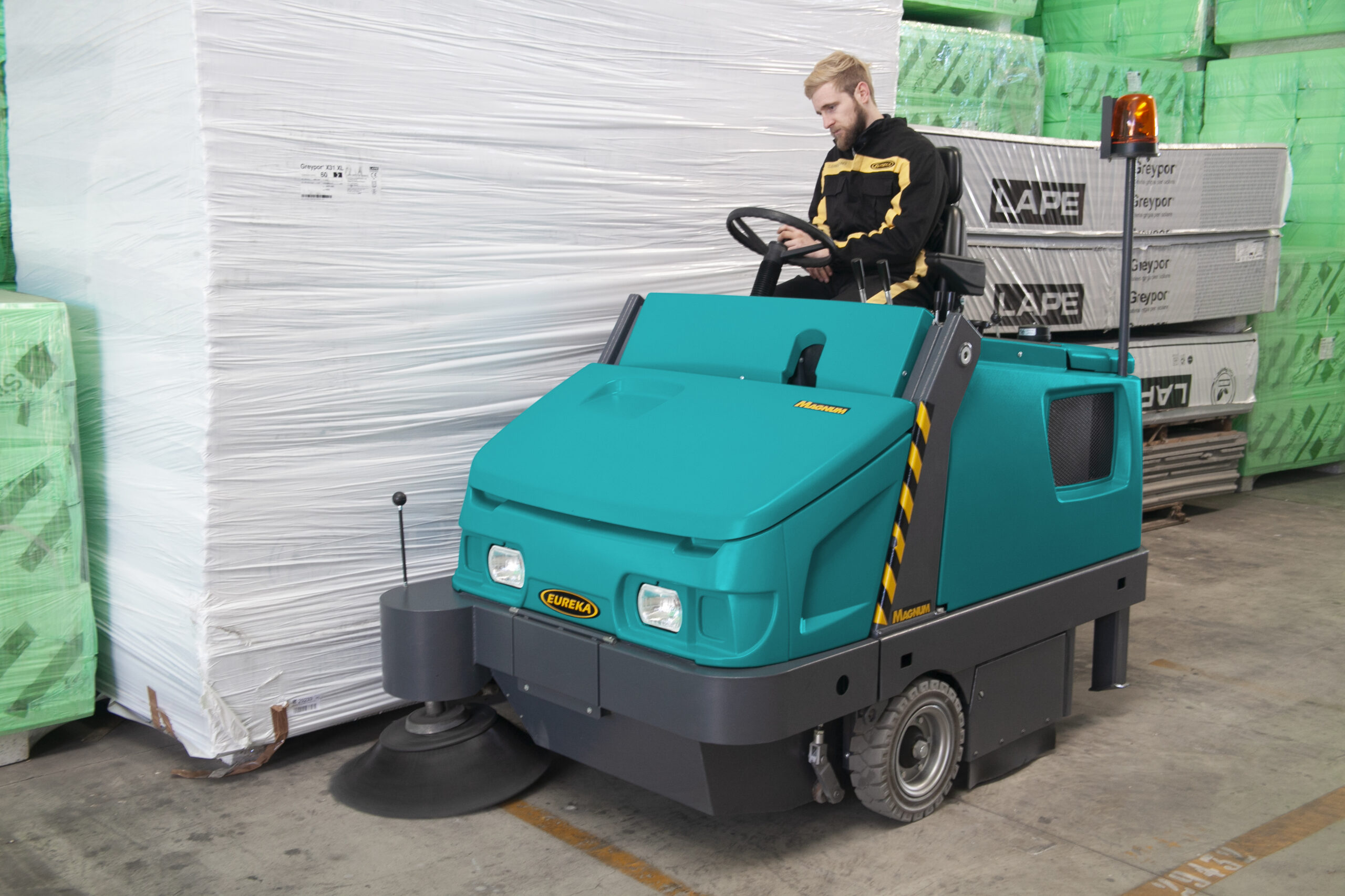 Veegmachine huren bij Themmen Heftrucks